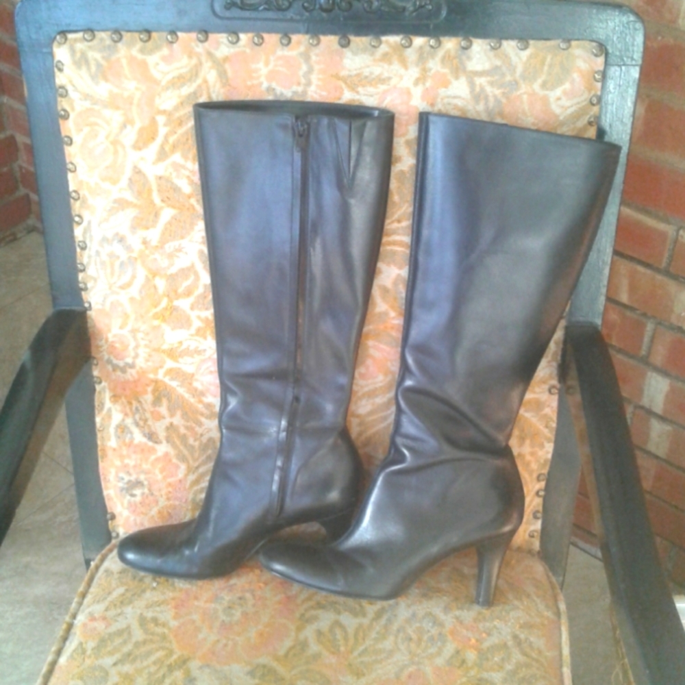 Gianni Bini black boots